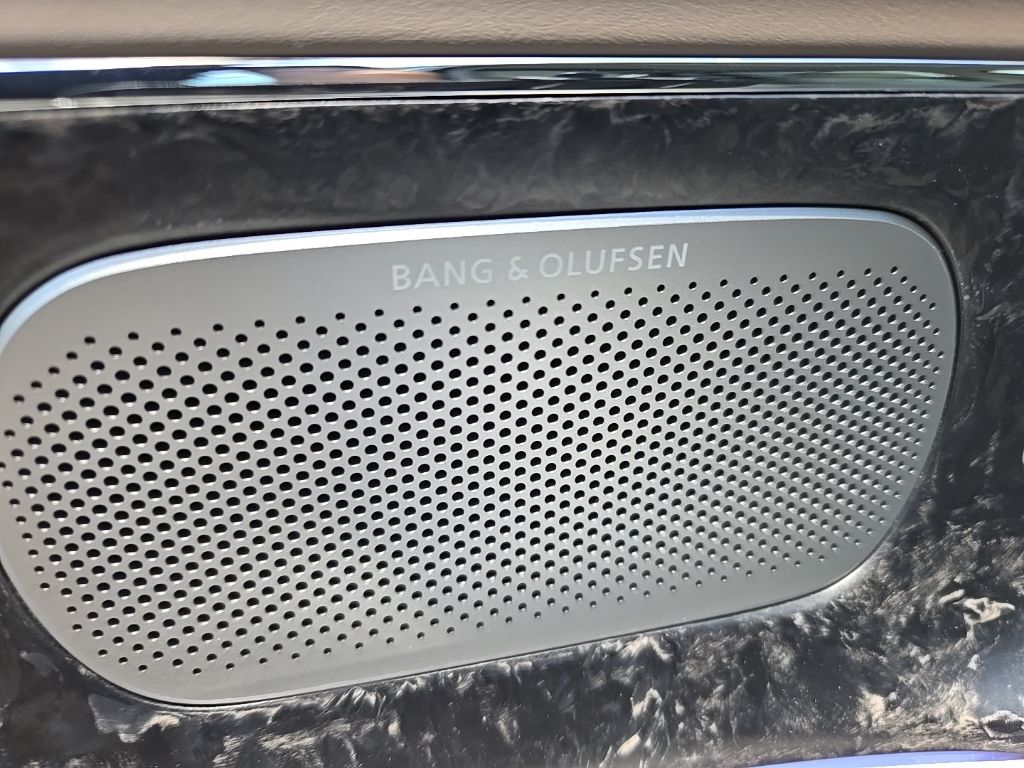 2025 Genesis G90  22
