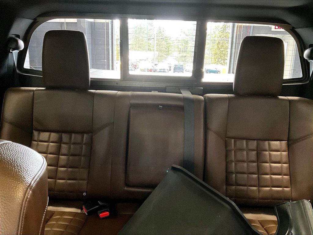 2024 Nissan Titan — photo 16