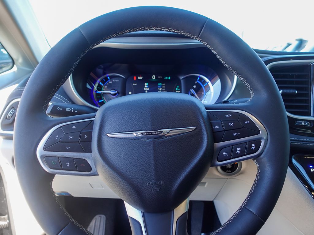 Used 2024 Black Chrysler Select image 10
