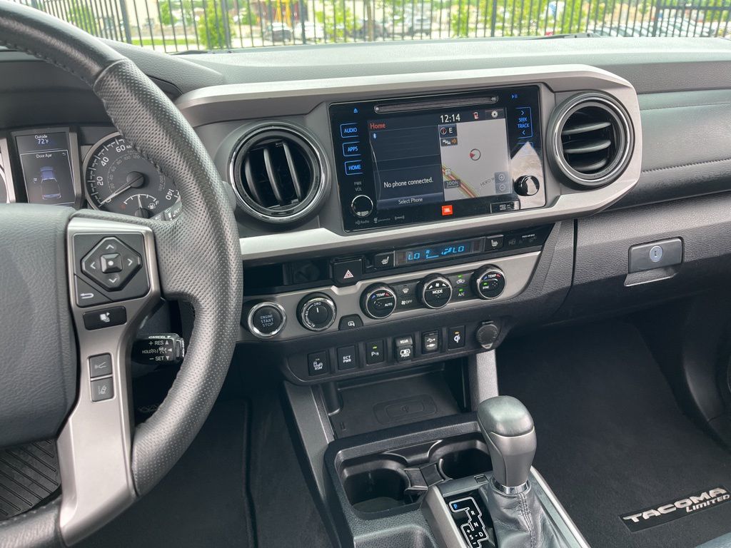Thumbnail: 2018 Toyota Tacoma - 19