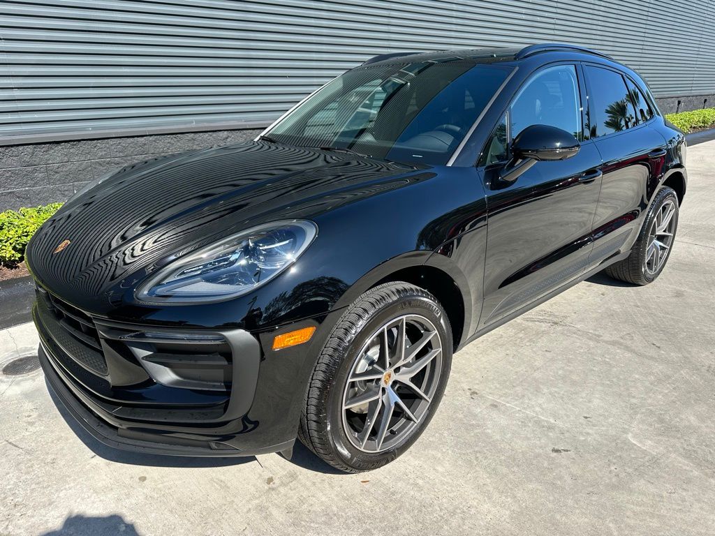 Thumbnail: 2026 Porsche Macan - 7