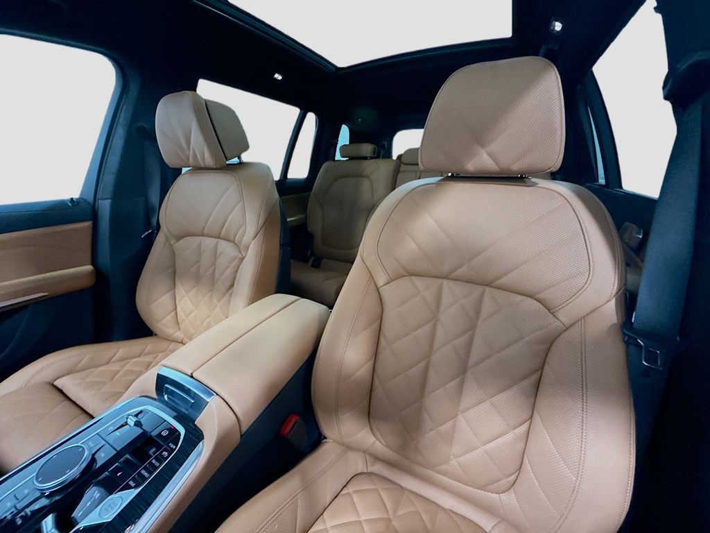 Thumbnail: 2026 BMW X7 - 5