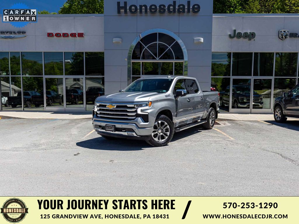 Sterling Gray Metallic 2025 Chevrolet Silverado 1500 Pickup Truck Four-Wheel Drive Automatic