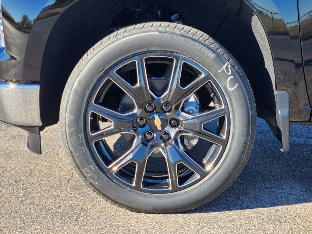 2025 Chevrolet Silverado 1500 LTZ 7