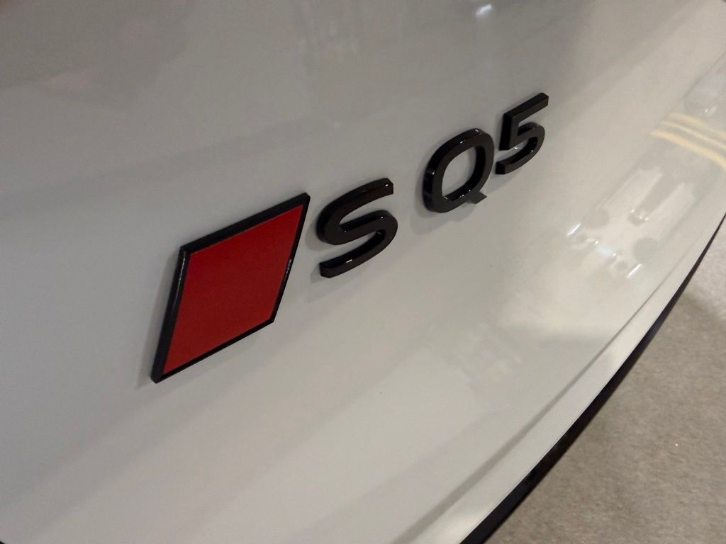 Thumbnail: 2026 Audi SQ5 - 9
