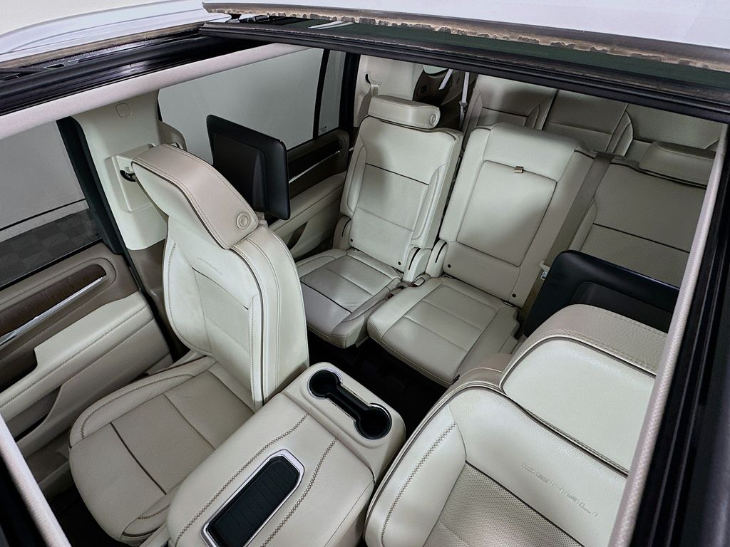 Thumbnail: 2021 GMC Yukon XL - 23