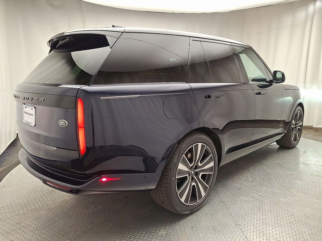 2023 Land Rover Range Rover SE 4