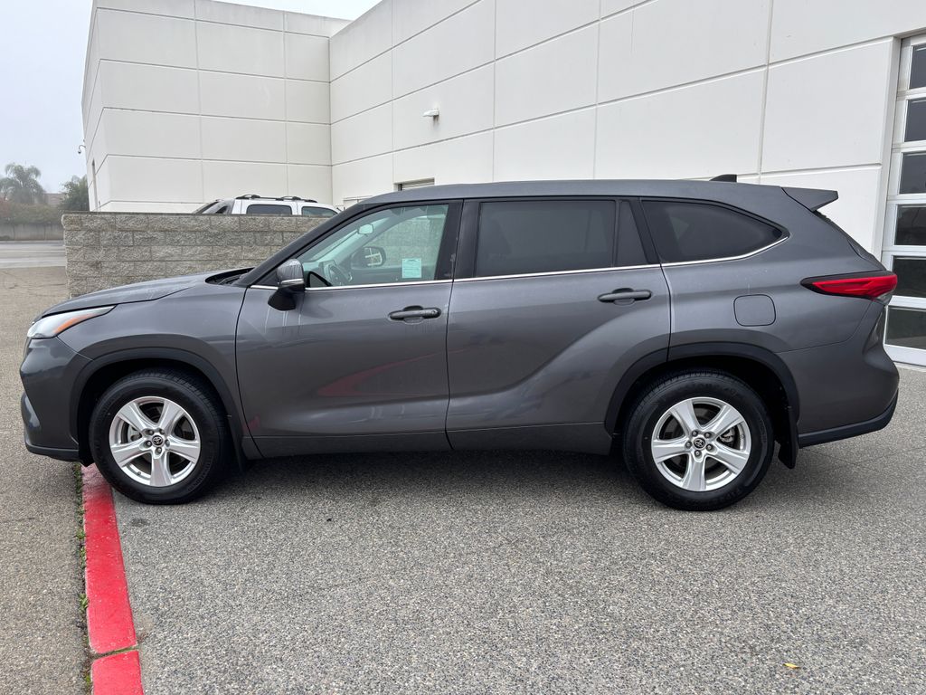 Thumbnail: 2022 Toyota Highlander - 8