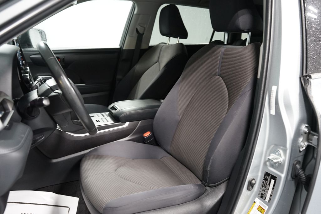 Thumbnail: 2022 Toyota Highlander - 6