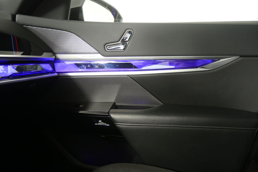 Thumbnail: 2024 BMW 7 Series - 28