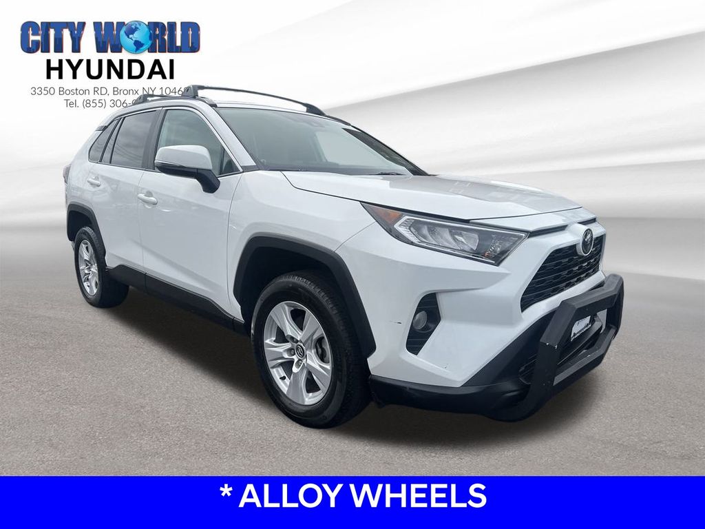 2020 Toyota RAV4 XLE 8