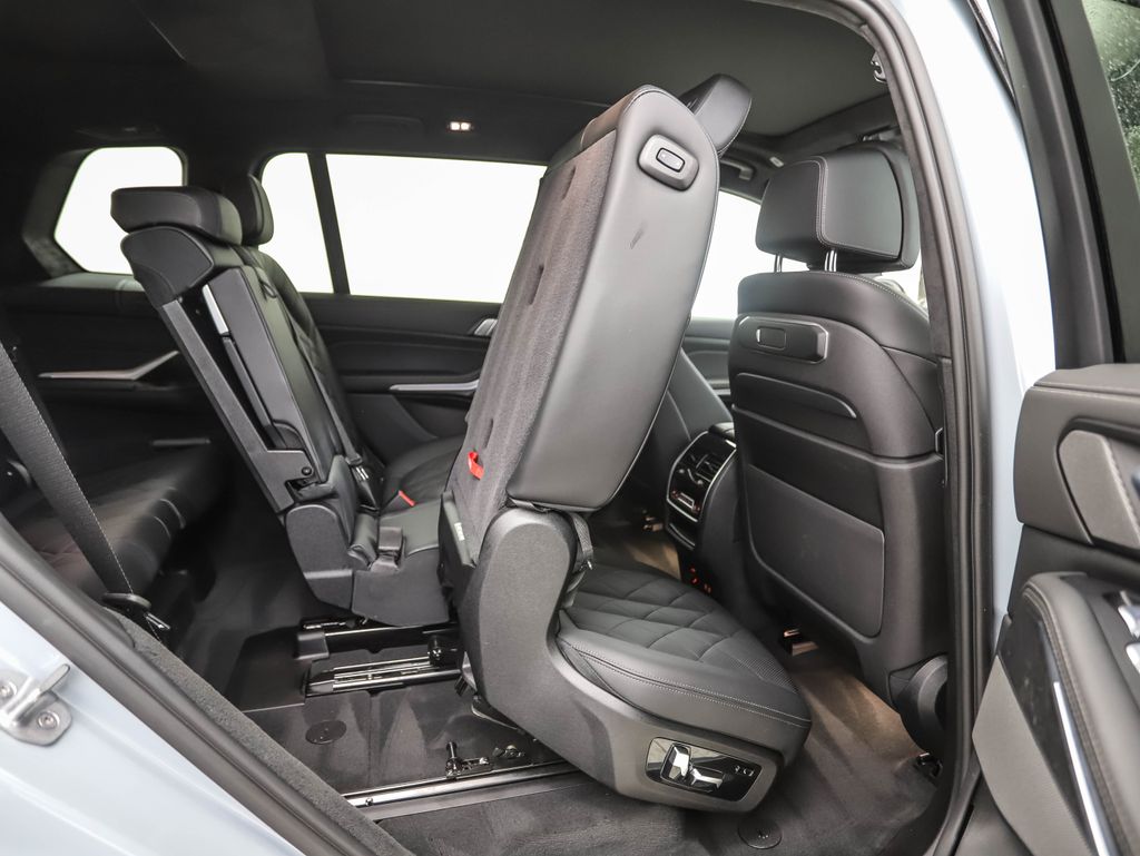 Thumbnail: 2023 BMW X7 - 32