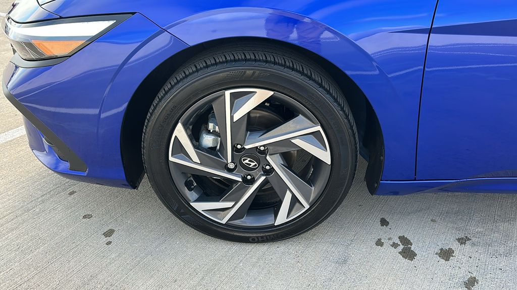 2025 Hyundai Elantra SEL Sport - 5