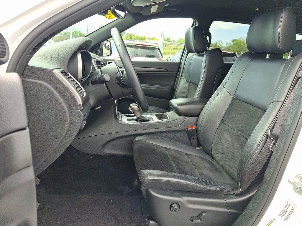 2017 Jeep Grand Cherokee — photo 14