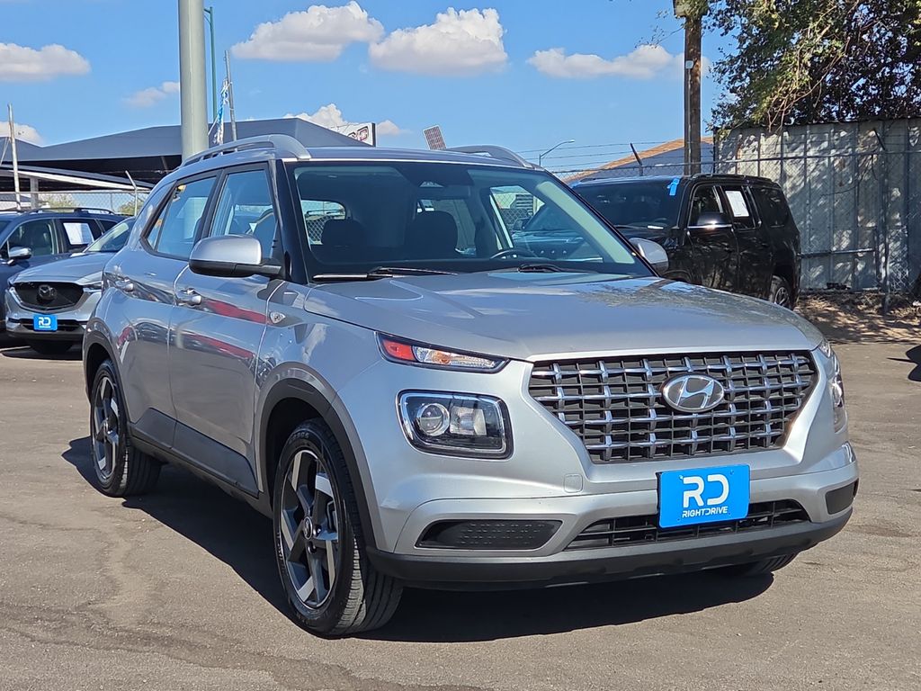 Shimmering Silver 2024 Hyundai Venue SUV / Crossover Front-Wheel Drive Continuously Variable Transmission