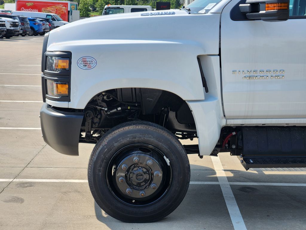 2024 Chevrolet Silverado 4500HD LT photo 4