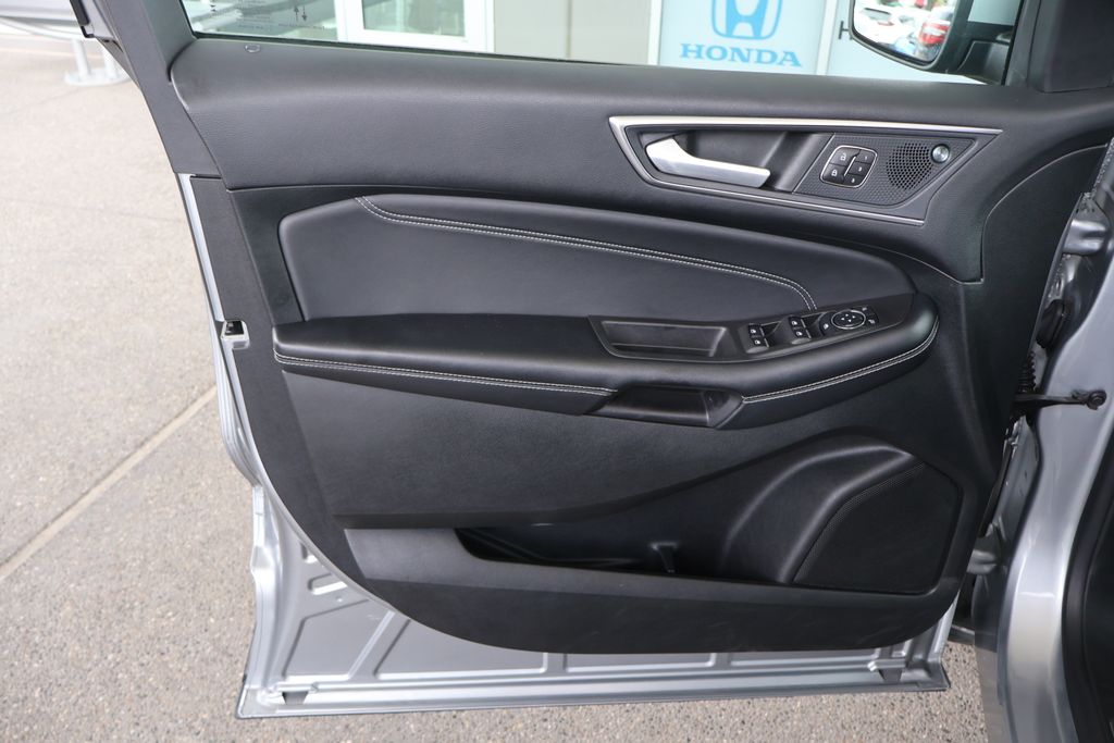 2023 Ford Edge Titanium 26
