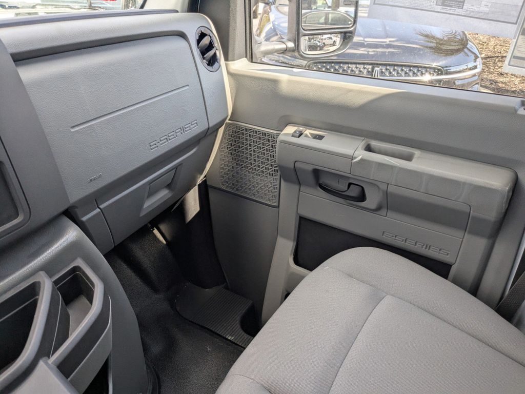 2026 Ford E-350 Cutaway 