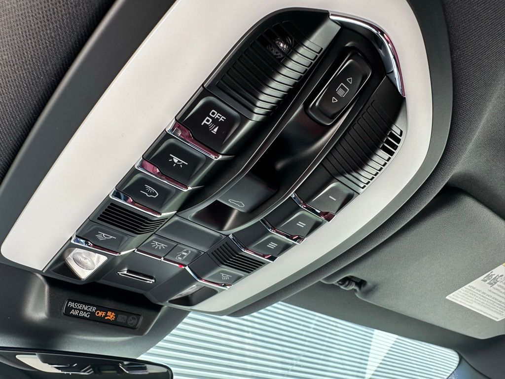 Thumbnail: 2026 Porsche Macan - 29