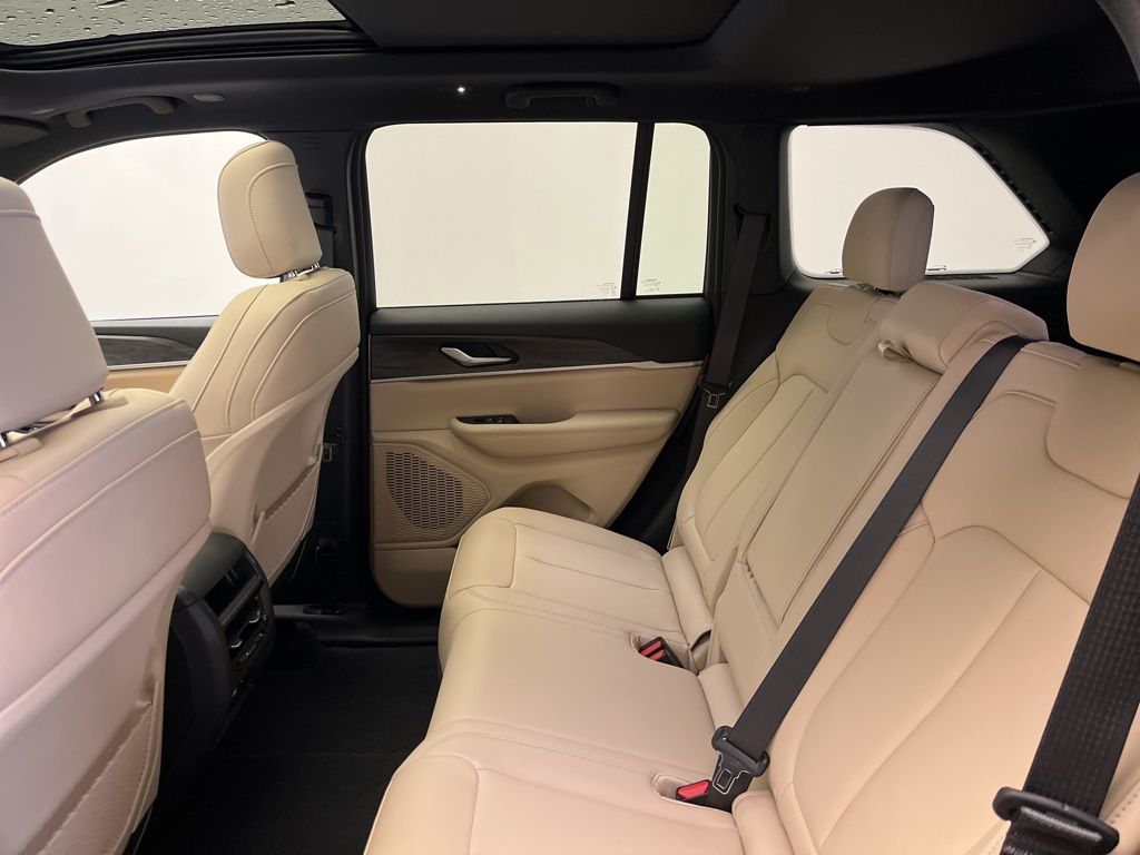 Thumbnail: 2024 Jeep Grand Cherokee - 25