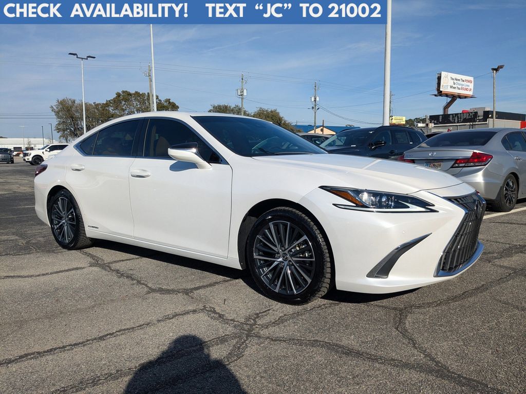 2022 Lexus ES 300h 