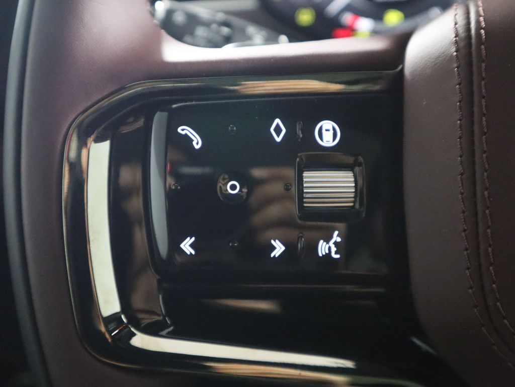 Thumbnail: 2025 Land Rover Range Rover Sport - 11
