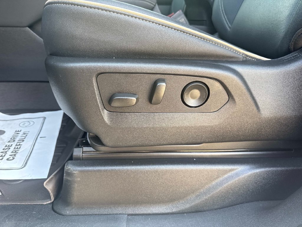 Used 2025 GMC Yukon XL SUV