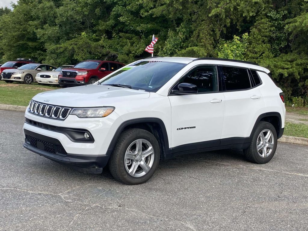 Bright White Clearcoat 2024 Jeep Compass SUV / Crossover Four-Wheel Drive 8-Speed Automatic