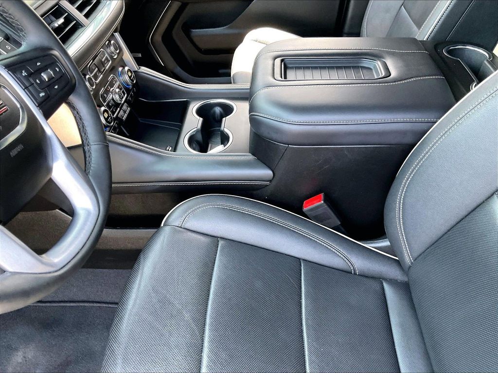 2023 GMC Yukon — photo 21
