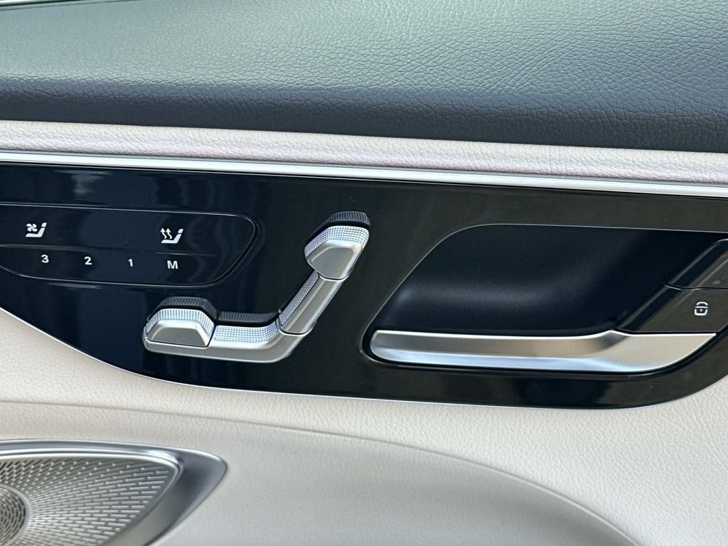 Thumbnail: 2025 Mercedes-Benz C-Class - 17