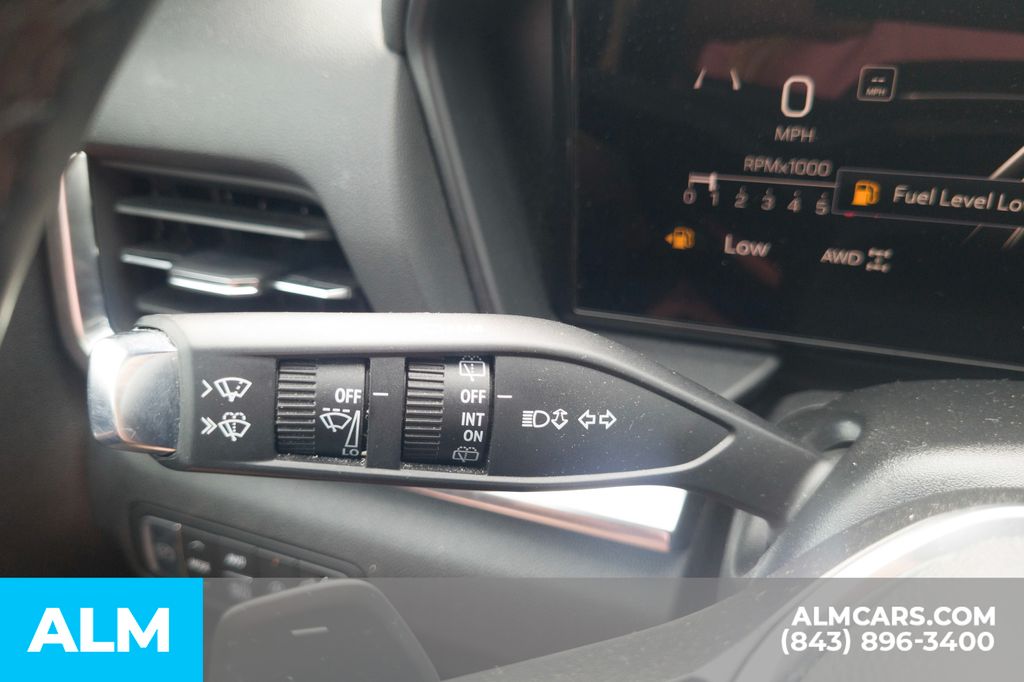 Used 2025 White GMC Elevation image 36