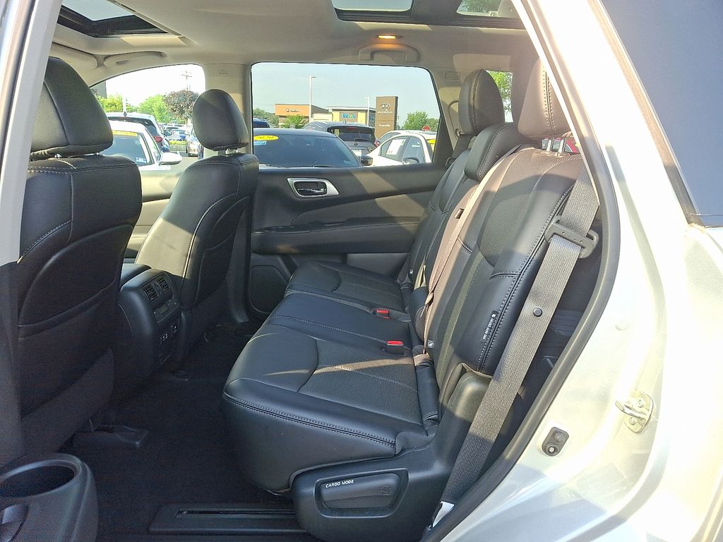 Thumbnail: 2020 Nissan Pathfinder - 10