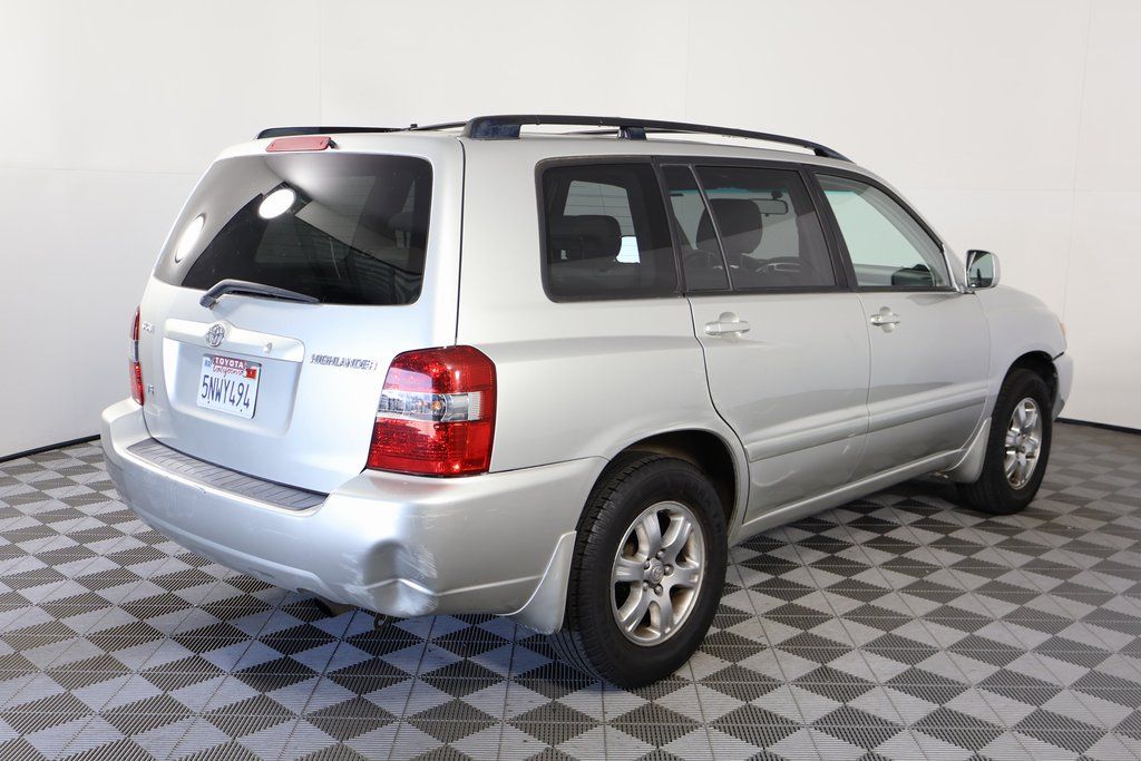 Thumbnail: 2005 Toyota Highlander - 3