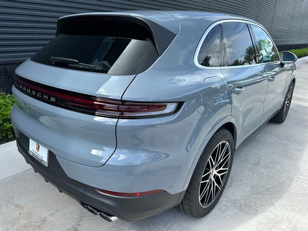 Thumbnail: 2025 Porsche Cayenne - 9