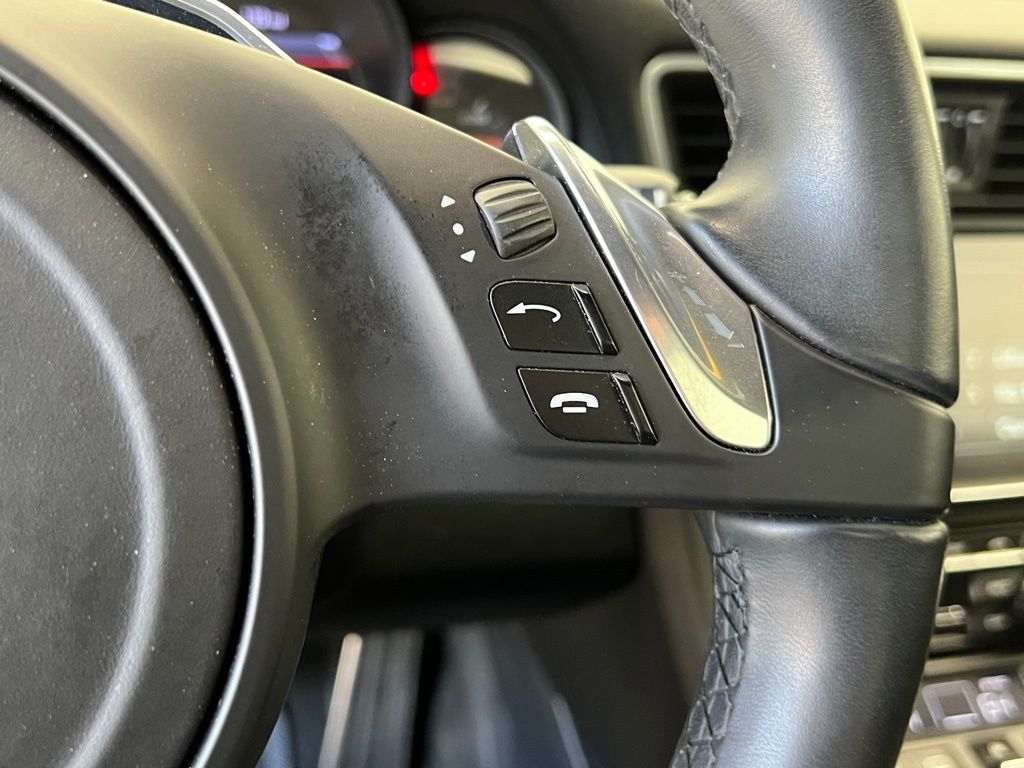 Thumbnail: 2016 Porsche 911 - 9