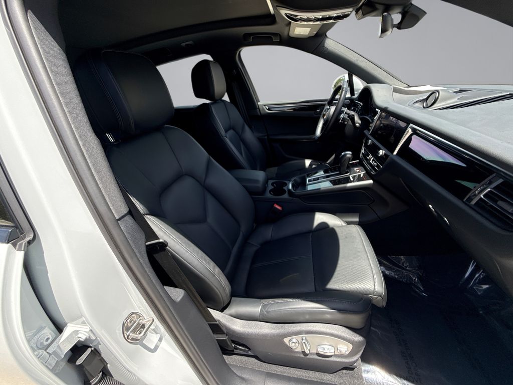 Thumbnail: 2023 Porsche Macan - 16