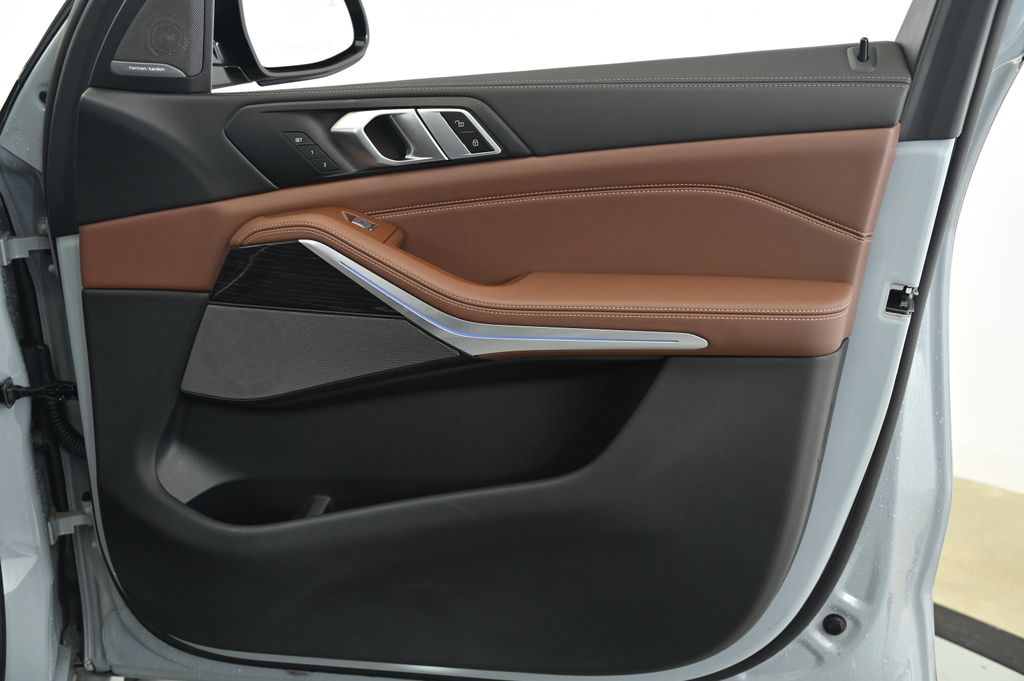 2023 BMW X7 xDrive40i 26