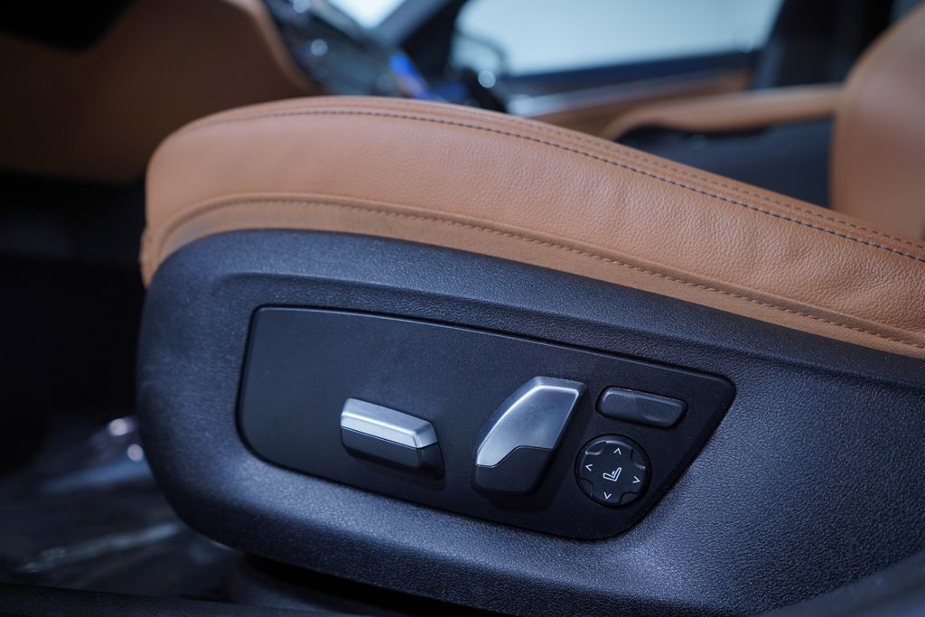 Thumbnail: 2023 BMW 5 Series - 17