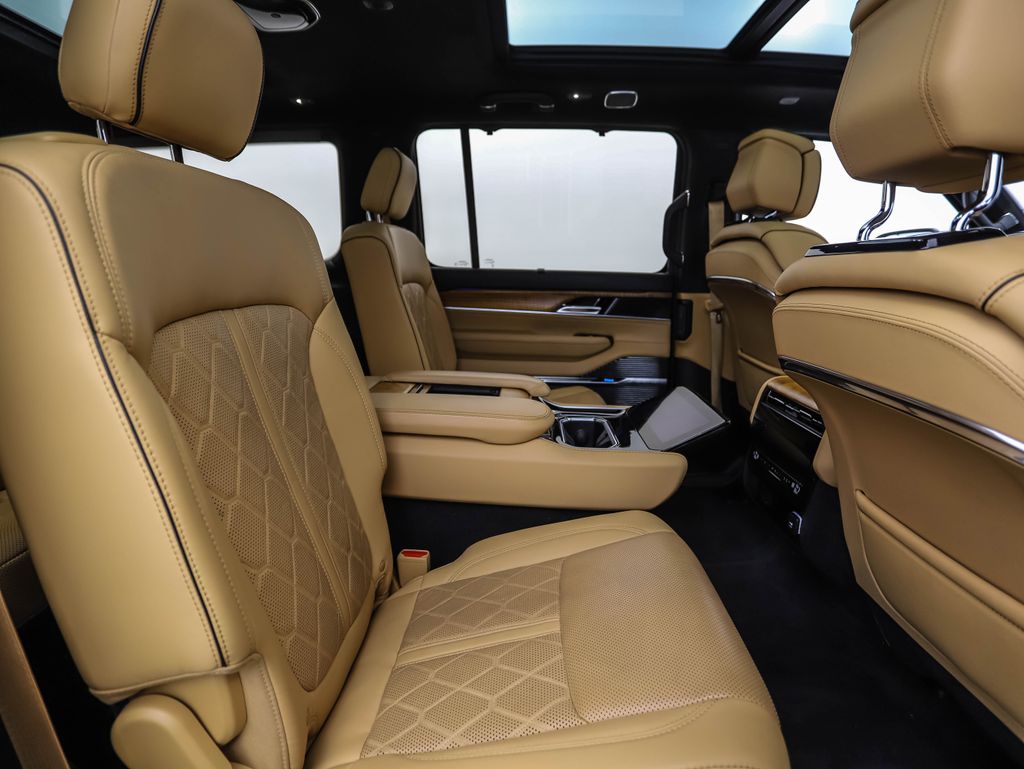 Thumbnail: 2022 Jeep Grand Wagoneer - 28