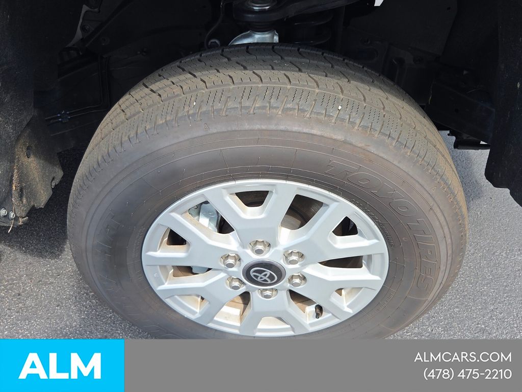 Used 2025  Toyota SR5 image 18