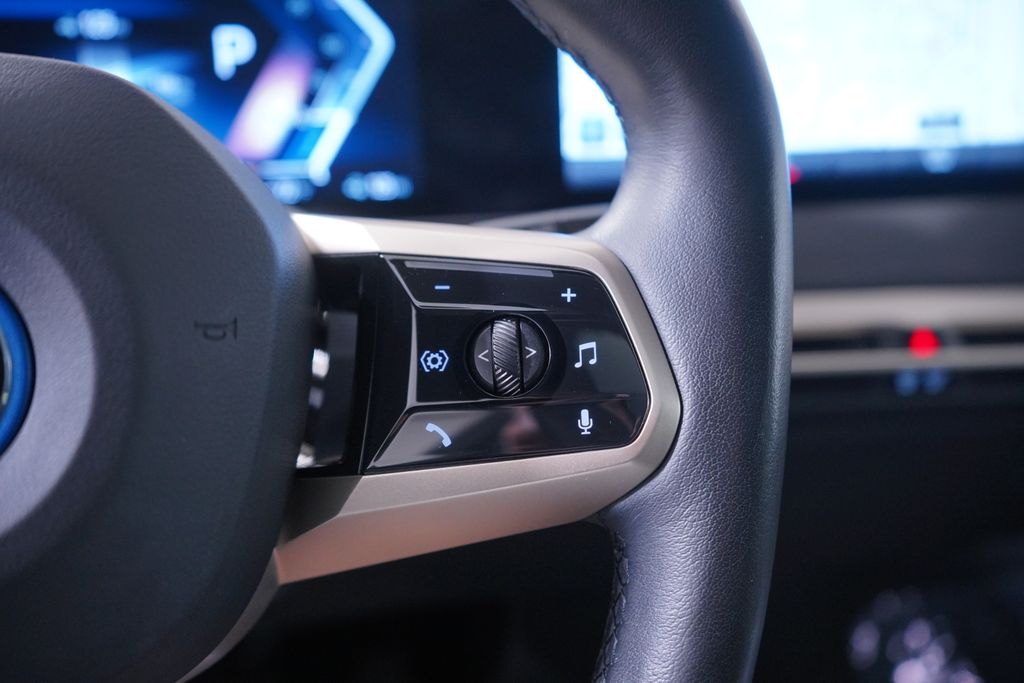 Thumbnail: 2023 BMW iX - 19