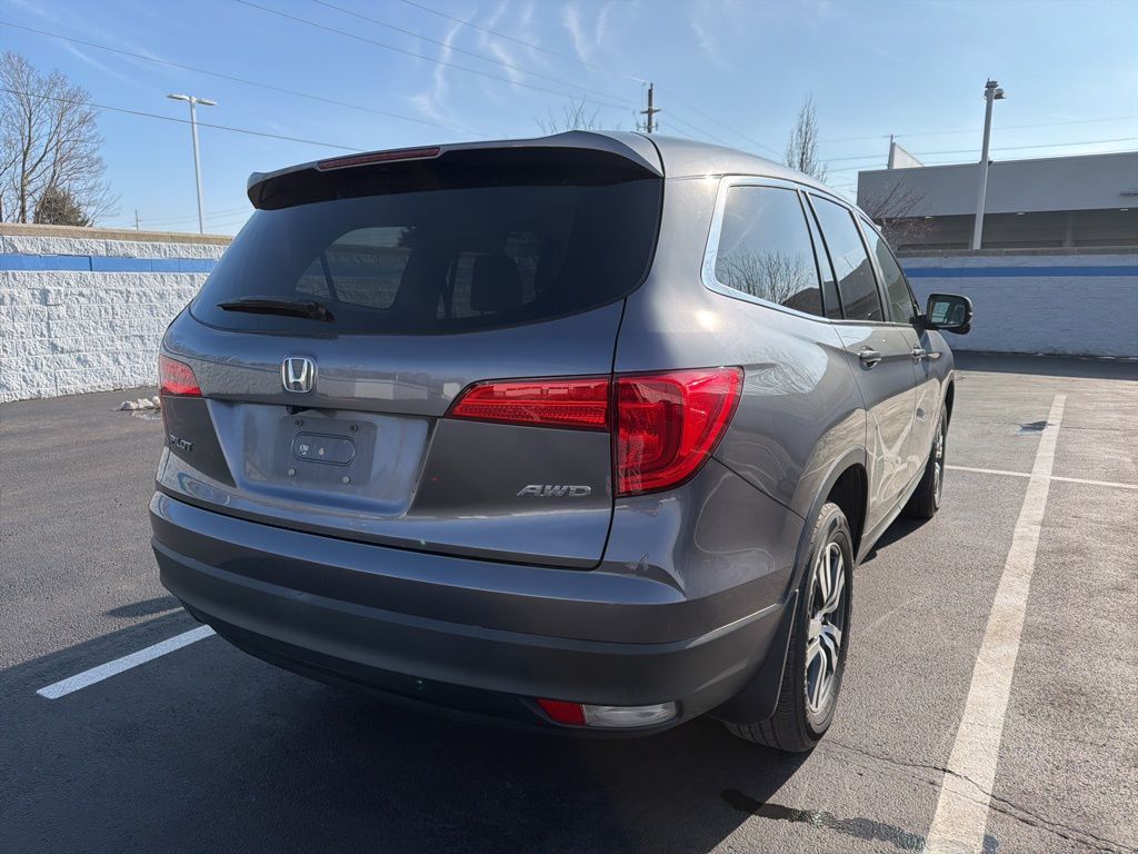 Thumbnail: 2017 Honda Pilot - 4