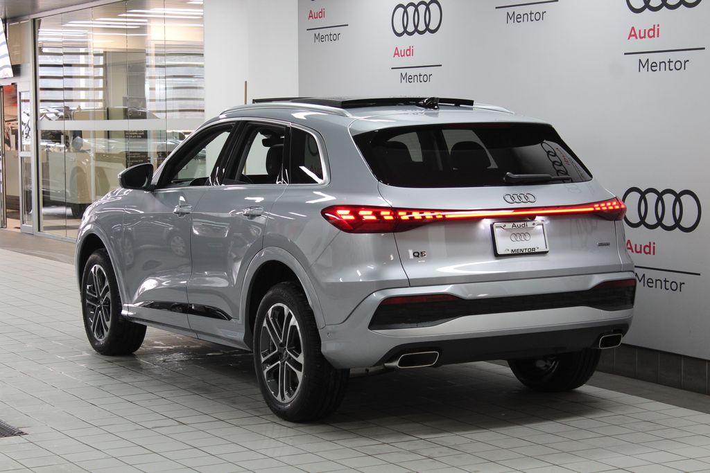 Thumbnail: 2025 Audi Q5 - 4