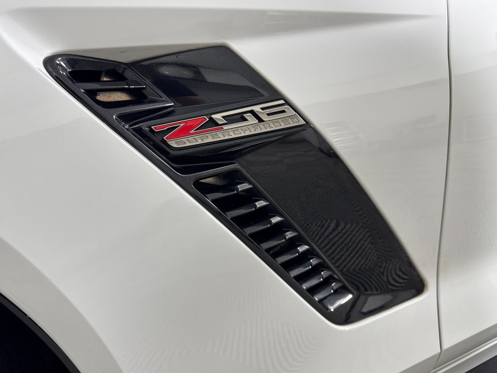 Used 2019 White Chevrolet Z06 image 18