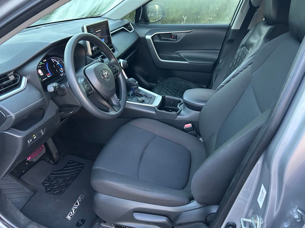 Thumbnail: 2025 Toyota RAV4 - 14