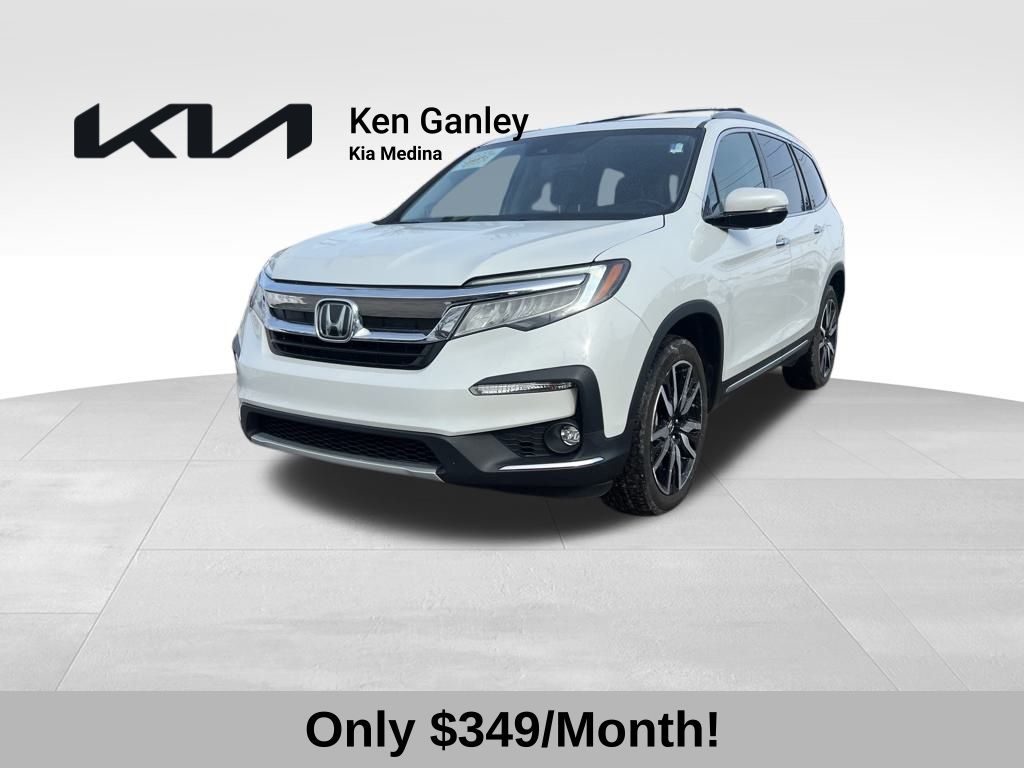 2021 Honda Pilot Touring AWD with Rear Captains Chairs