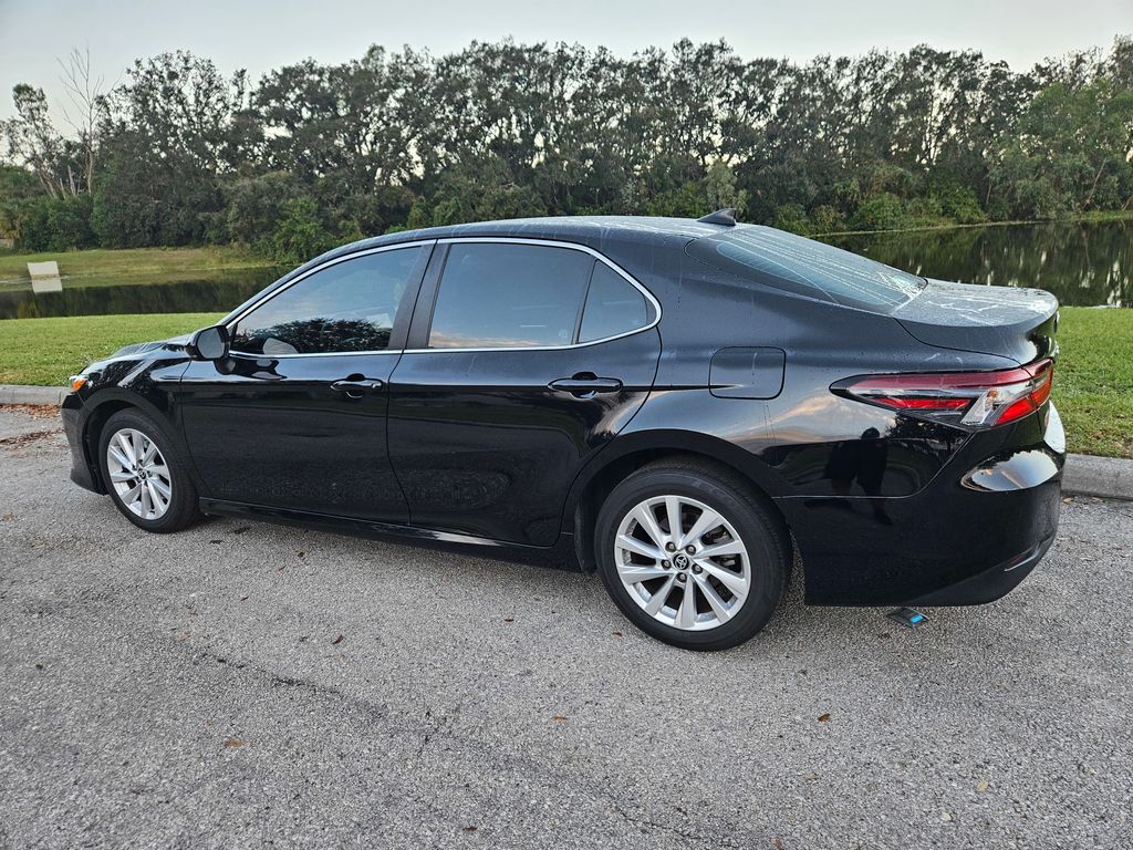 2023 Toyota Camry LE 3