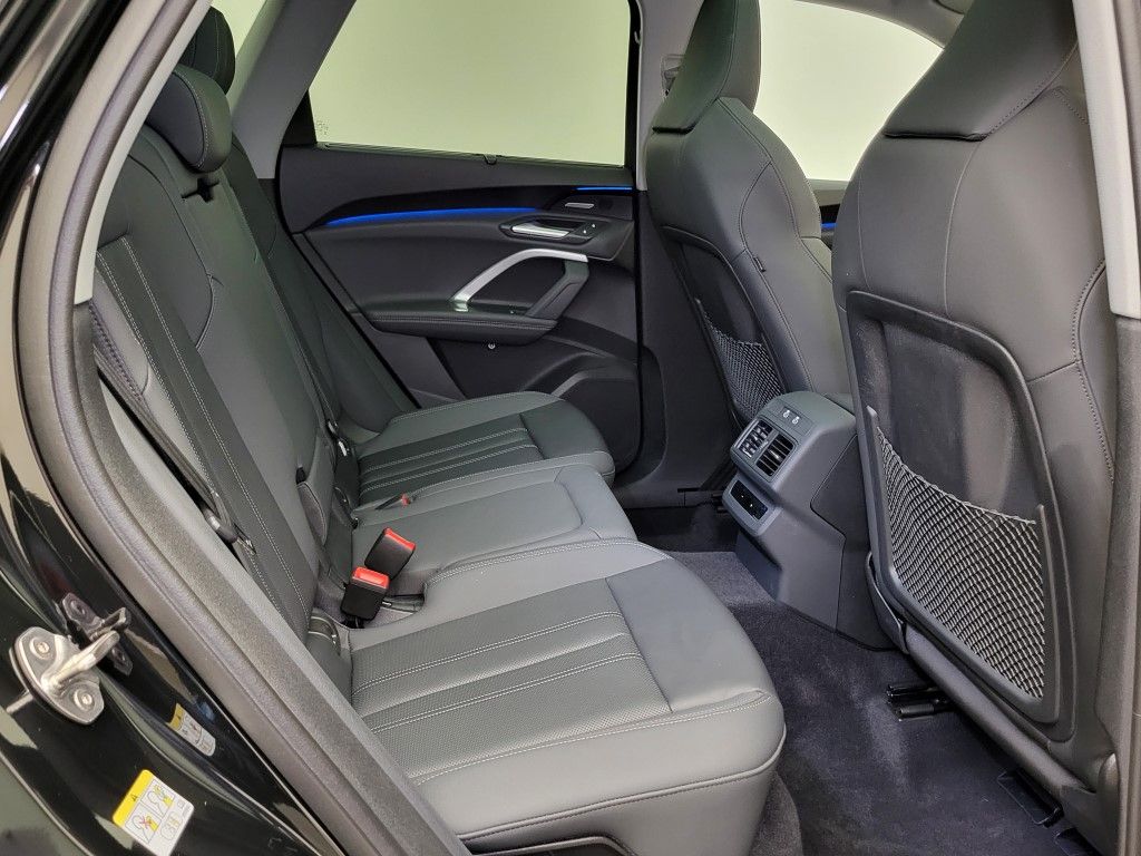 Thumbnail: 2025 Audi Q5 - 17