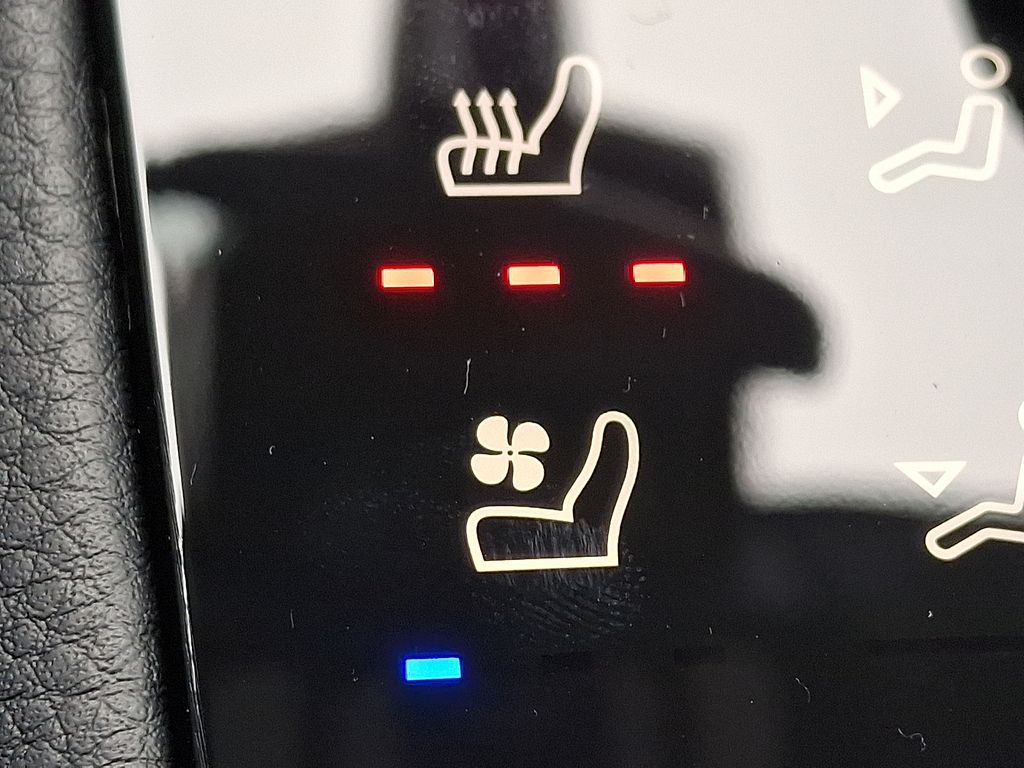 Thumbnail: 2026 Porsche Macan - 22