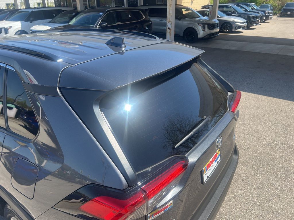 2022 Toyota RAV4 XLE Premium photo